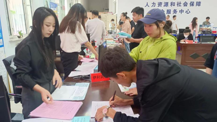 打通區(qū)域協(xié)同網絡 促進高質量穩(wěn)定就業(yè)——“由點及面”高位推動呼倫貝爾市就業(yè)工作新格局